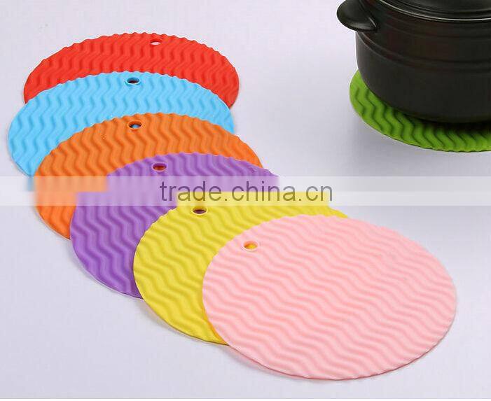 Round and wave shaped silicone pad mat