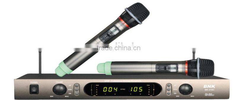 Pro Audio Equipment UHF Wireless Microphone System