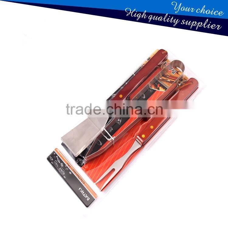 In Blister 3PCS Wooden Handle BBQ Grill tools set