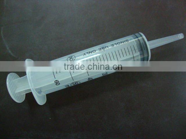 Safe and high quality disposable irrigation syringe