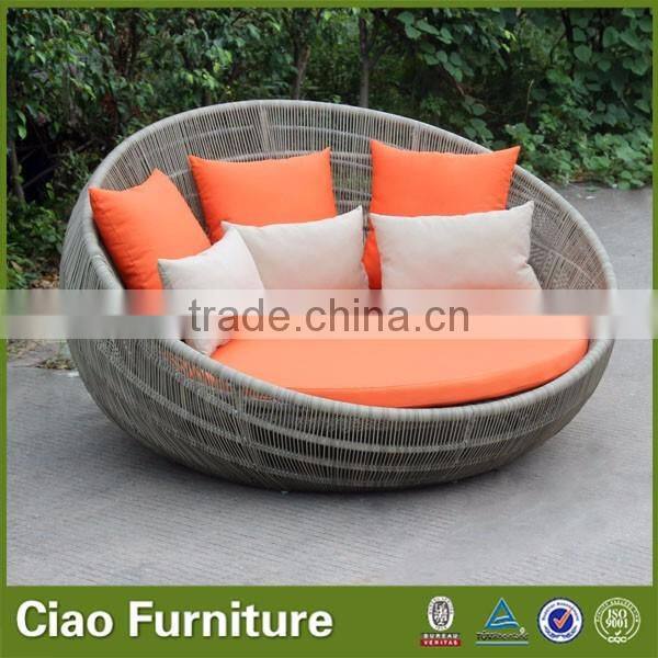 Outdoor wicker daybed / big round daybed