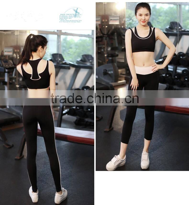 Charming 80 nylon 20 spandex yoga fitness active wear set with top breast inner liner