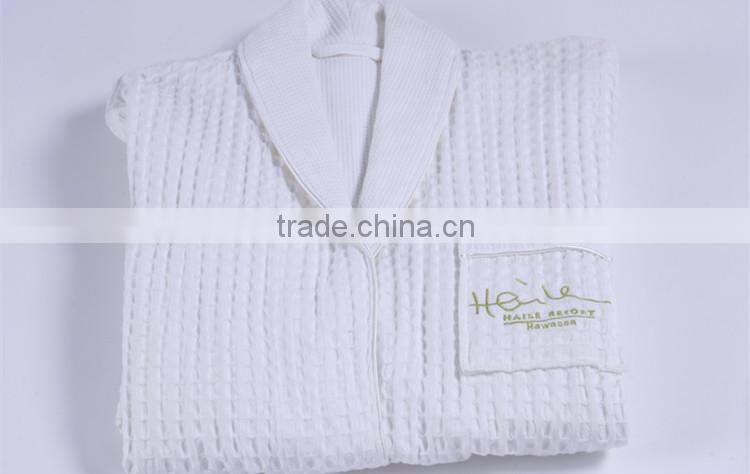 China Customized 100% Cotton Towel Bathrobe for Wholesale