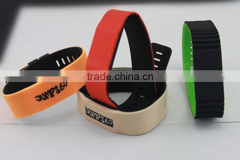 2016 alibaba bespoke Silicone RFID Wristbands