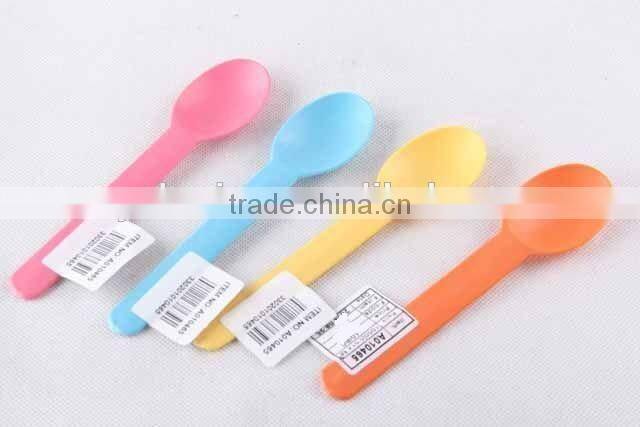 Degradable disposable plastic spoon