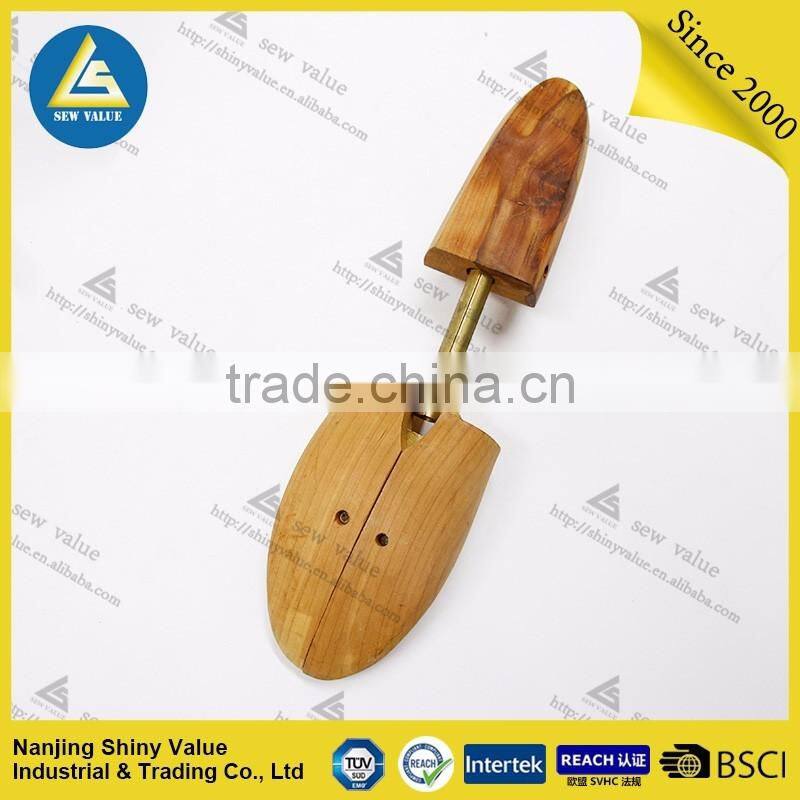 Single tube adjustable aromatic red cedar wood shoe tree in good scent for anti odor and shape keeping