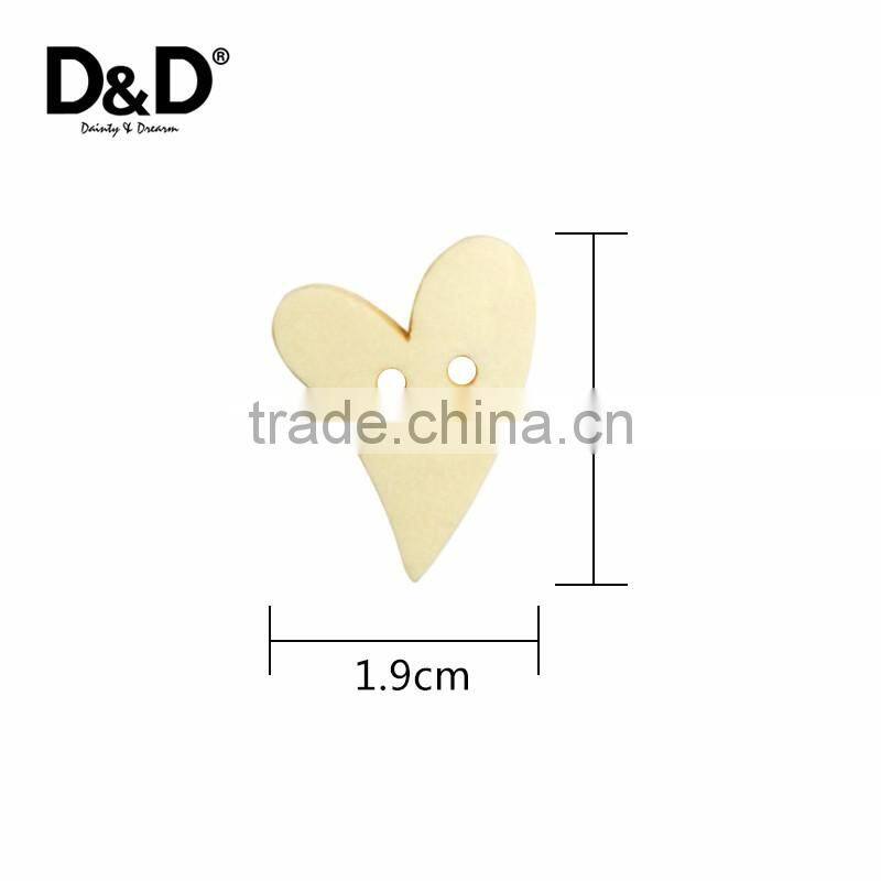 D&D 12PCs/Set Wooden Buttons Heart-Shape Handmade Carved Decorative Buttons Sewing Scrapbooking Crafts 1.9cm*2.4cm