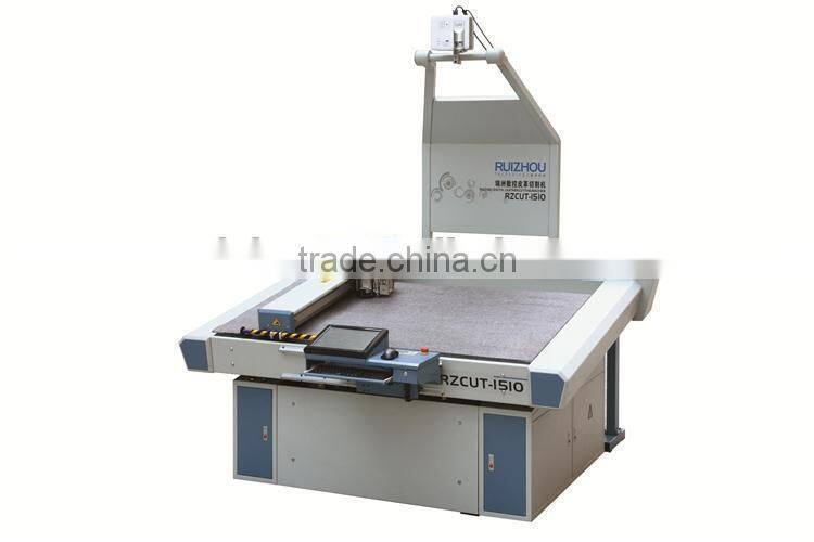 Leather cloth plastic glove cutting machine by oscillating knife