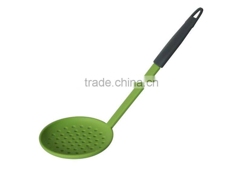 2015 high quality kitchenware plastic skimmer spoon nylon kitchen utensils