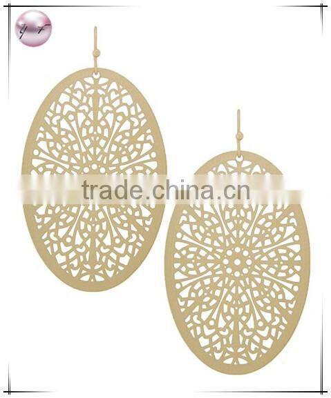 Matte Gold Tone Thin Metal Fish Hook Oval Dangle Earring Set