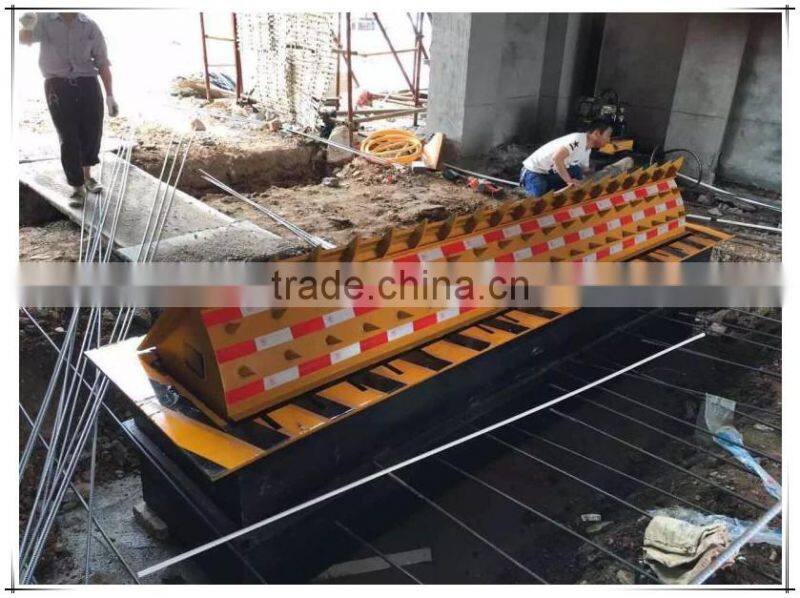 Hydraulic electronic heavy duty road barriercade parking blocker