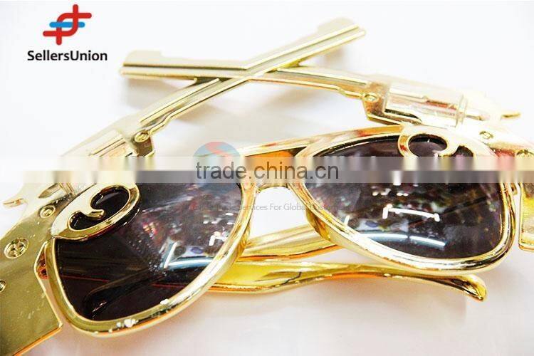 No.1 yiwu exporting commission agent wanted golden color unique gun design party glasses