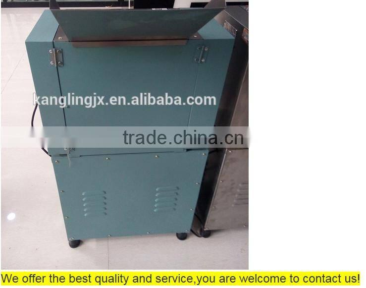 Strong dough pressing machine with noodle cutter