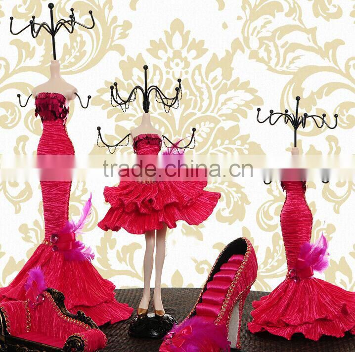 Embroidery jewelry set display wedding jewelry figurine set