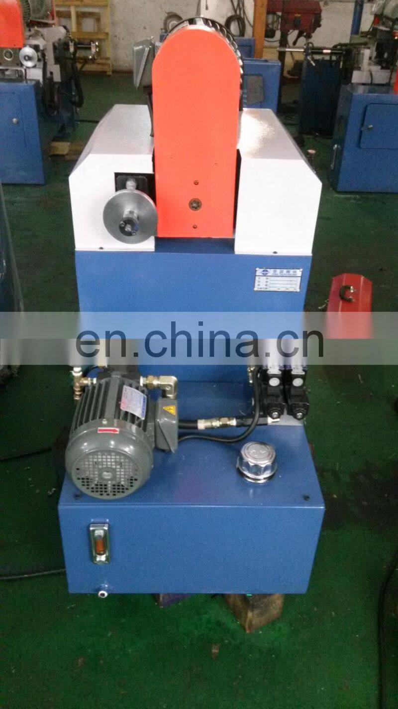 Metal pipe and rod chamfering machine