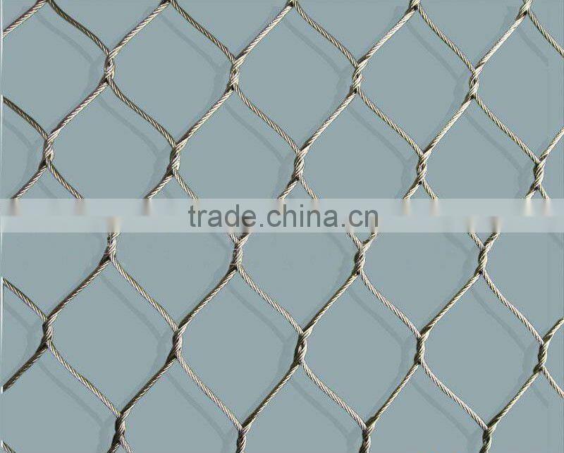 Flexible stainless steel cable net for protection
