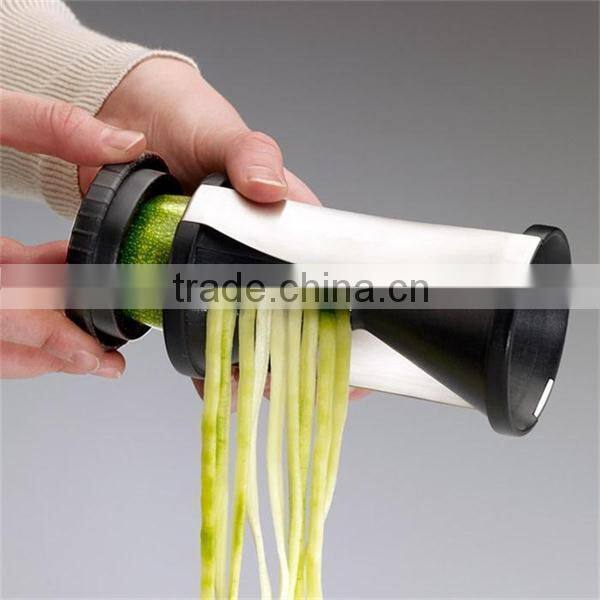 Spiral vegetable slicer