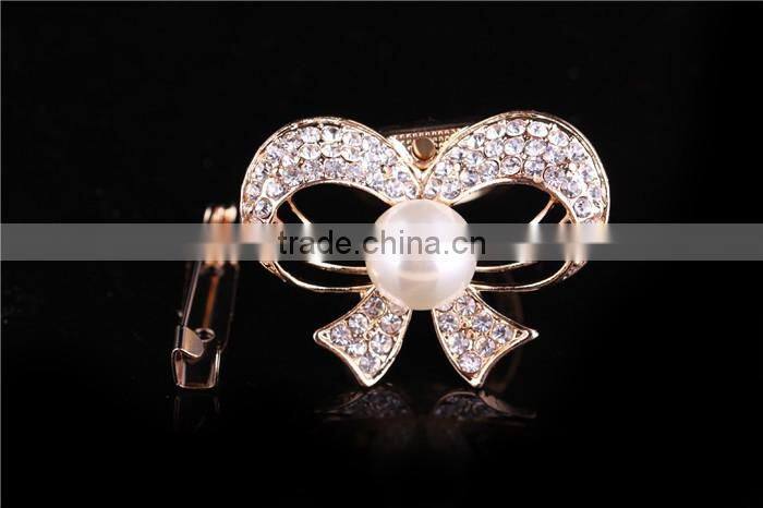 Handmade fashion jewelry gold plated zinc alloy full jewelled bowknot scarf clip brooch