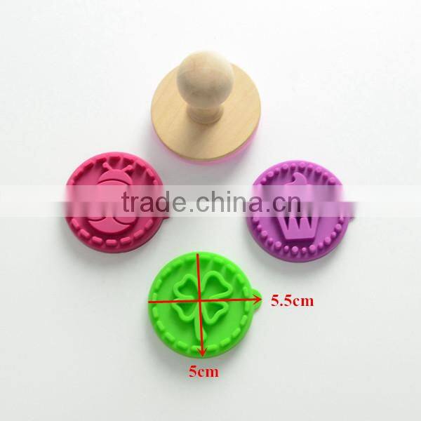 2016 New Design Wooden Handle Eco-friendly Cookie Stamp