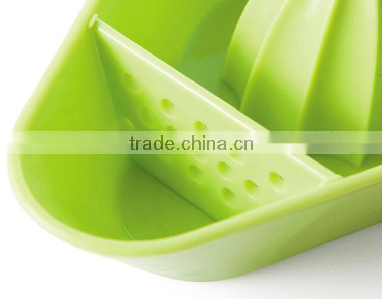 Plastic material food grade cheap simple creative orange squeezer wholesale