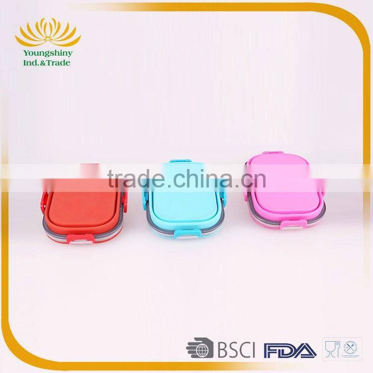 Portative silicone collapsible lunch box with lock