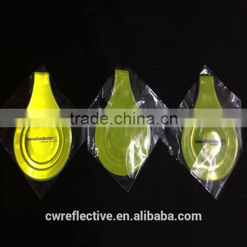 promotion small gift custom glow in the dark and reflective pvc keychain