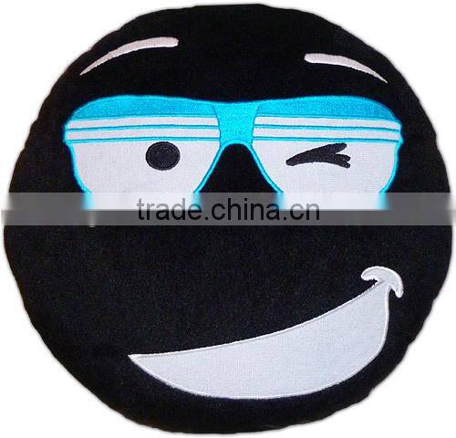 Hot selling plush emoji cushion cheap soft plush emoji pillow for free sample