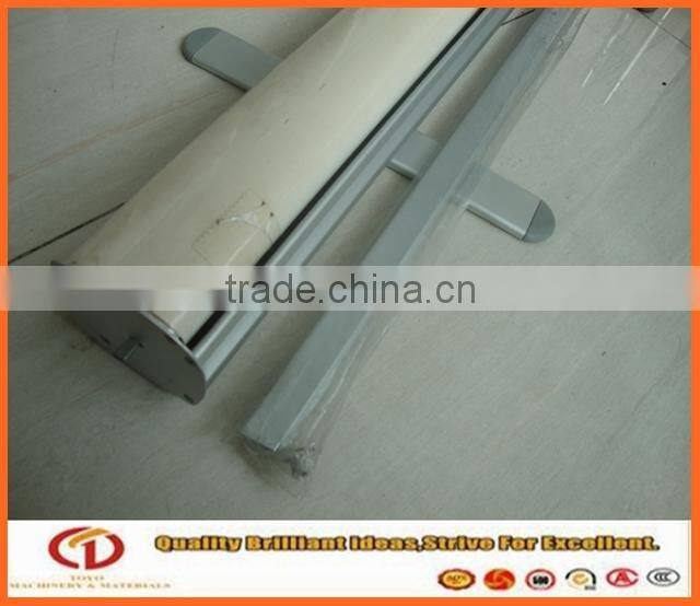 Retractable roll down banner