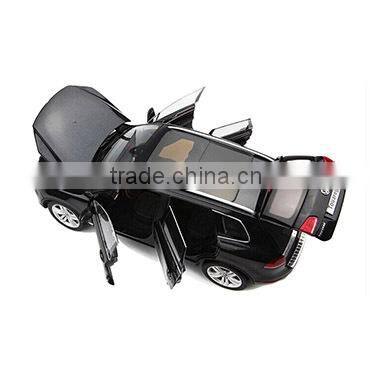 1:18 scale diecast car model