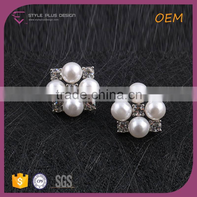 E77998K01 Silver Earring Stud Fingings From Pearl Updated Collection