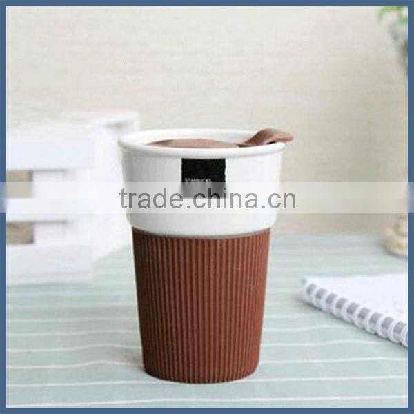 Modern simple ceramic travel coffee mug with silicone sleeve and lid