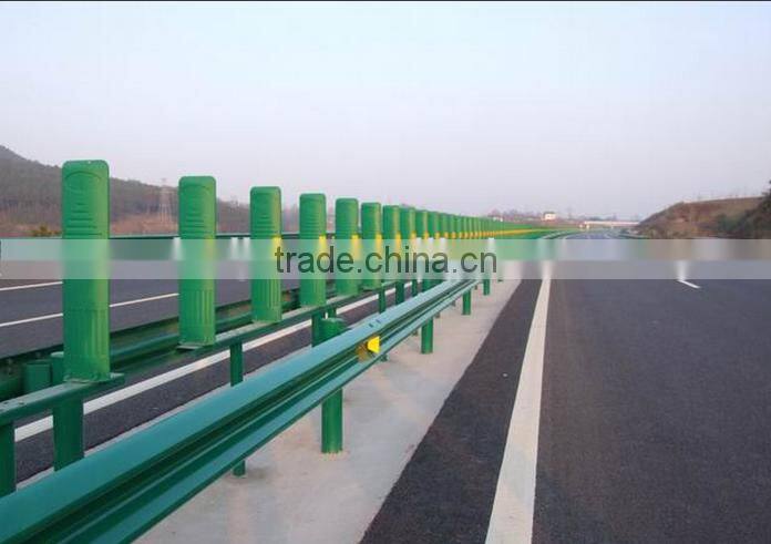Anti-glaring board for expressway and highway middle used.