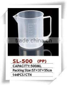 wholesale 500ml plastic measure cup with handle mc022