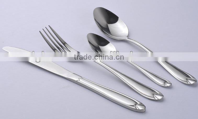 plastic disposable plates spoons