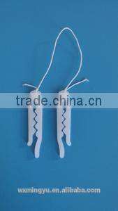 PLASTIC CLIP WITH RUBBER STRING 3.8cm plastic tooth clip