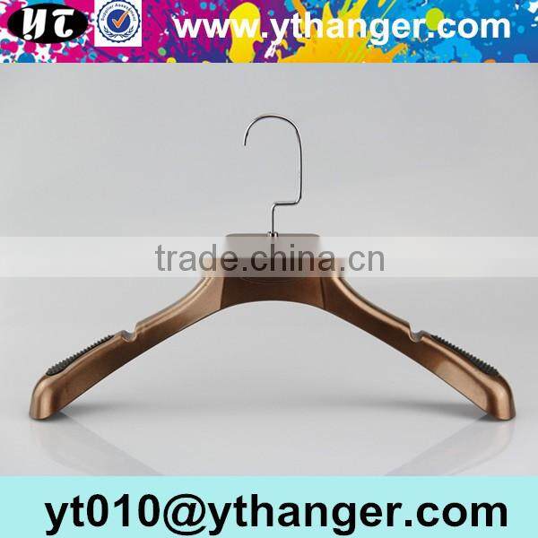 YY0483 unique antique pattern plastic coat hanger for clothes