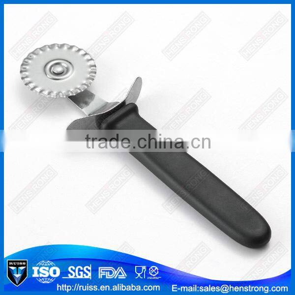 Reliable Quality plastic handle round pizza cutter