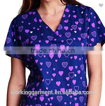 Wholesale OEM Hotsale Fashion Women's Side Panel V-Neck Heart Print Scrub Top/Hospital uniformTop