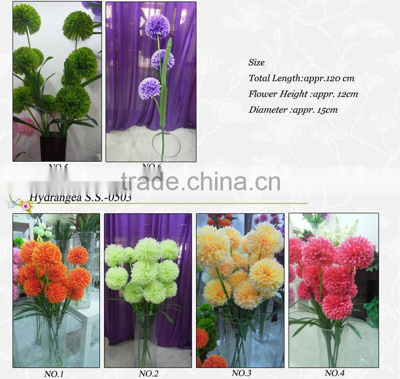 white wedding flower arrangements