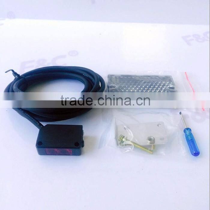 F&C small square NPN PNP retro-reflective photoelectric sensor with reflector