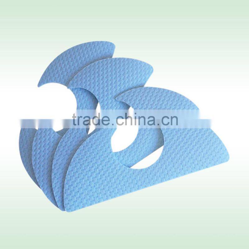 Comfortable pesticide respirator mask with replacement filters