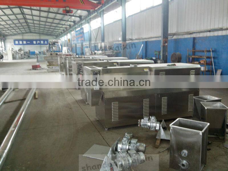 Single extruder food machine