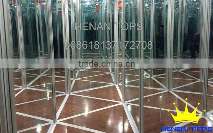 Children Play Attraction In China Theme Park Mirror Maze