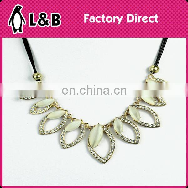 2016 fashion handmade round square triangle fancy cheapest pendant handmade chunky bead necklace