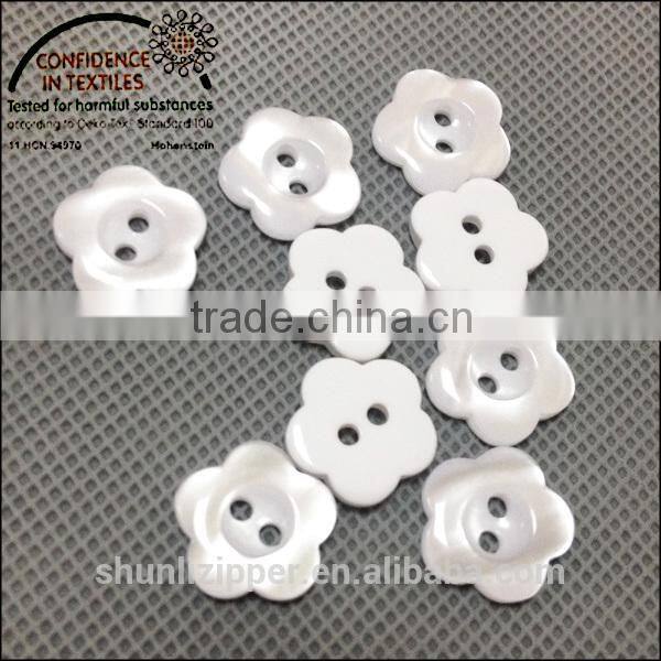 plastic flower shape buttons