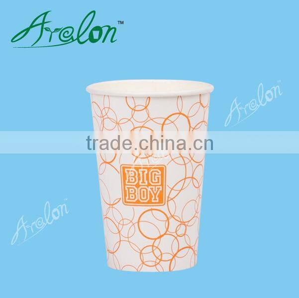 different size disposable cold drink paper cups with lids