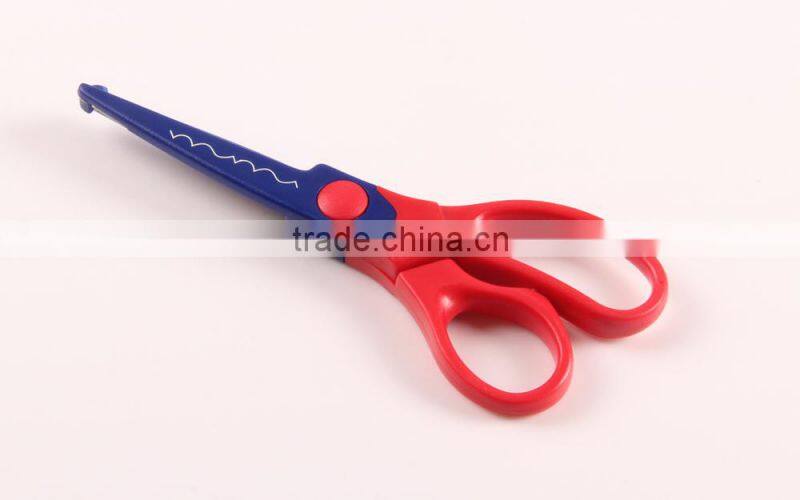 Replaceable blade craft scissors