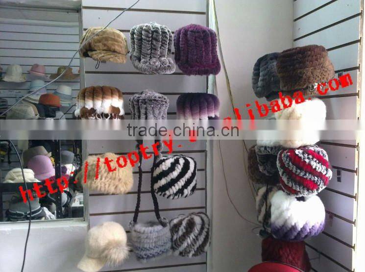 Pattern POM Knitted hats for dressing