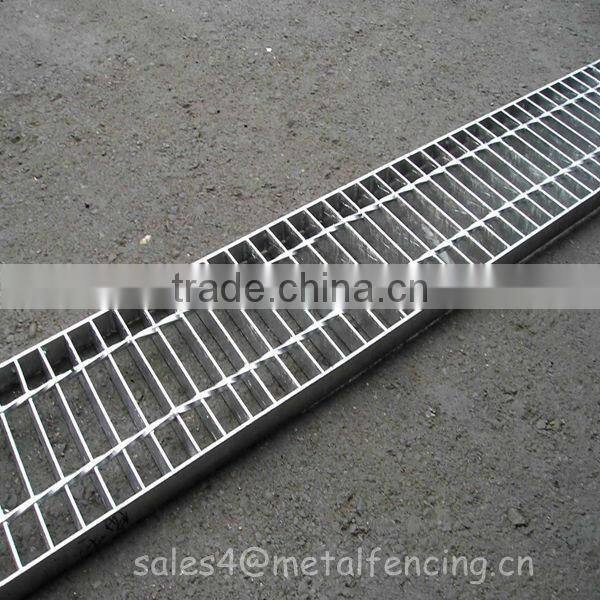 swimming pool gutter grating/stainless steel grating with gutter(factory)