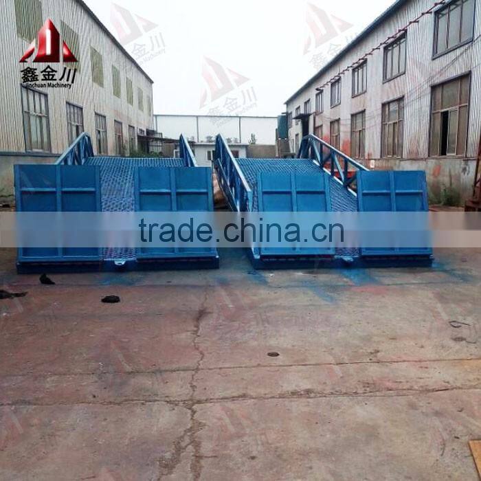 Mobile hydraulic container forklift loading ramps for trucks